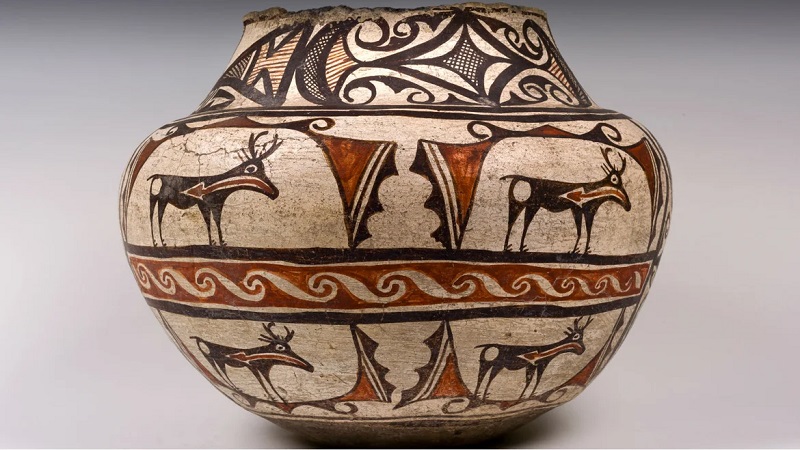 Zuni earthenware.jpg